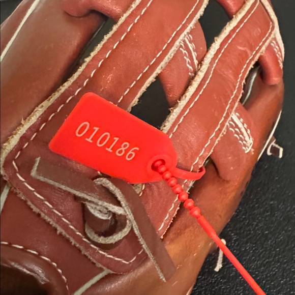 Wilson Classic Brown Leather Ron Guidry A2635 Baseball Glove. 010186 - Picture 9 of 9